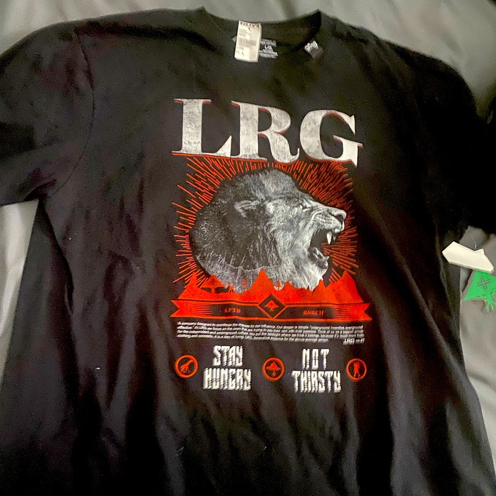 LRG mens t-shirt with lion print. Size Large